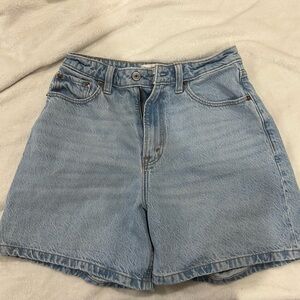 light wash denim shorts!